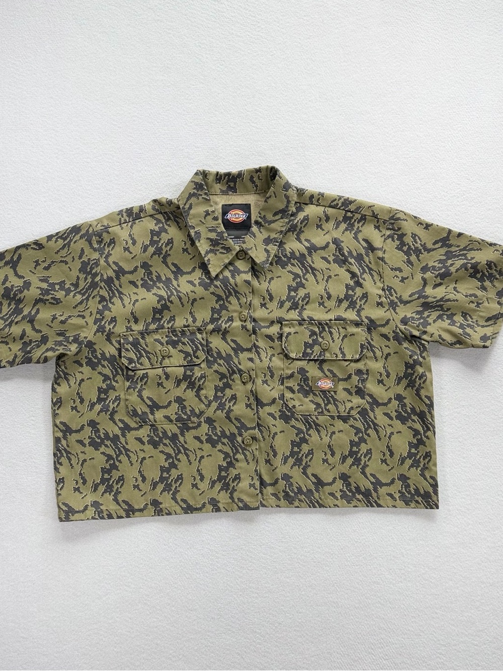Dickies Women’s Cropped Camo Button Up Shirt Large Gorpcore Utility - Picture 4 of 10